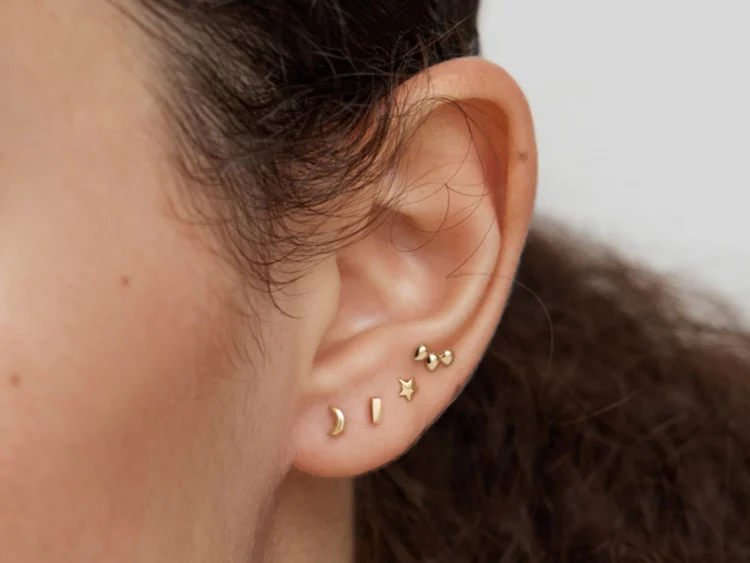 25079439-follow-ups-and-jewellery-changing