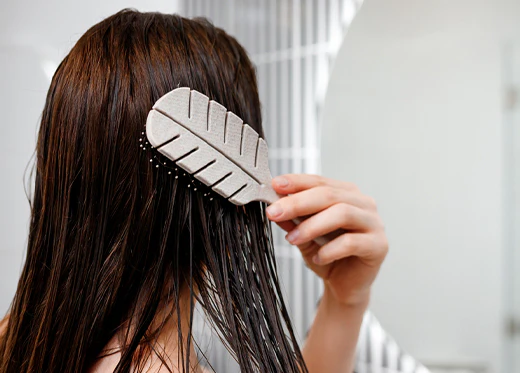 520-x-373-sleeping-with-wet-hair-featured-image