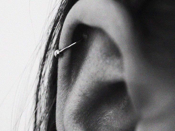 Cartilage-piercing-GettyImages-2171680319-Thumb