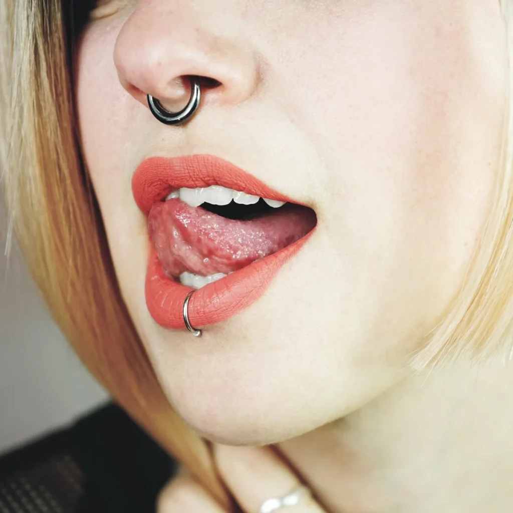 atractive-young-and-punk-woman-with-ombre-hairstyl-2024-10-12-13-47-33-utc 1 b68f5db1-439d-4271-a5d0-a9a94fb0215c 1200x1200 crop center